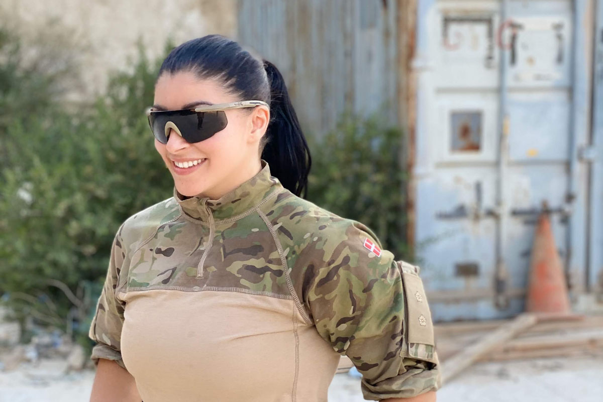 NATO軍 女性着用例 Slide image