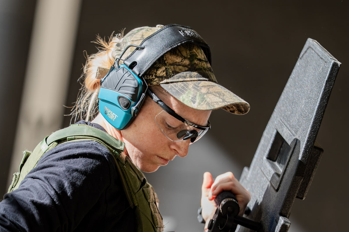 米国警官 女性着用例 Slide image